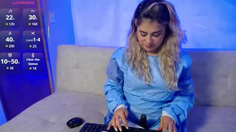 Snapshot of sweet_bella_valery_ chatting on November 7, 2025, 10:32 pm Bella Valery online show from November 7, 2025, 10:32 pm