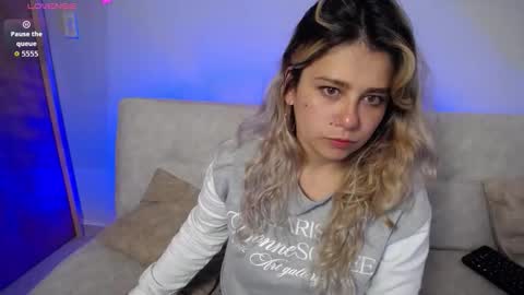 Snapshot of sweet_bella_valery_ chatting on November 16, 2025, 7:03 am Bella Valery online show from November 16, 2025, 7:03 am