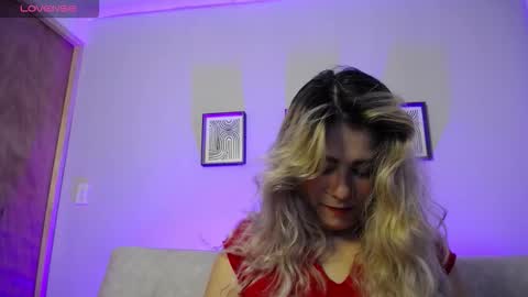 Snapshot of sweet_bella_valery_ chatting on November 18, 2025, 10:36 pm Bella Valery online show from November 18, 2025, 10:36 pm