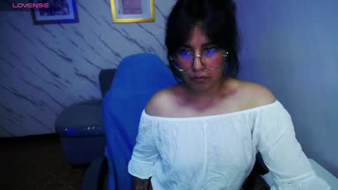 Snapshot of sweet_cam_v chatting on May 27, 2026, 2:52 am Hi Stream 1430 to 2100pm online show from May 27, 2026, 2:52 am