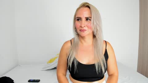 sweet_flower_yb online show from April 1, 2026, 9:45 pm