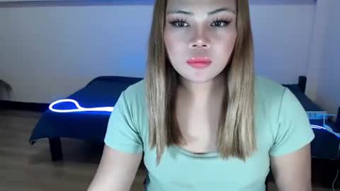 Snapshot of sweet_hard_queenxxx chatting on December 18, 2025, 12:00 pm sophia daisy online show from December 18, 2025, 12:00 pm