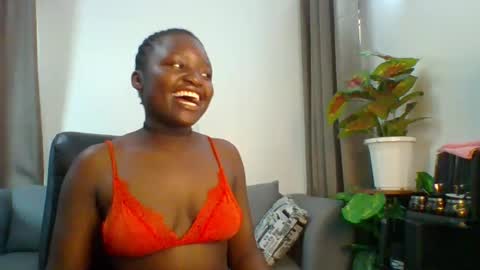 Snapshot of sweet_jenica chatting on December 6, 2024, 4:58 am ESTHER NEEMA online show from December 6, 2024, 4:58 am