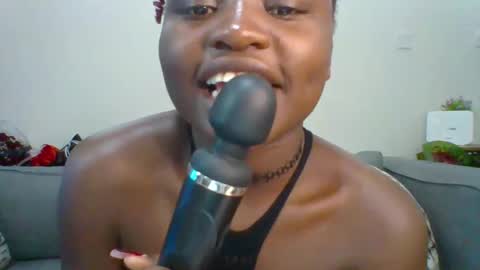 Snapshot of sweet_jenica chatting on March 6, 2025, 7:47 am ESTHER NEEMA online show from March 6, 2025, 7:47 am
