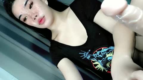 sweet_katrina69 online show from December 18, 2025, 10:38 pm