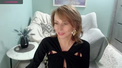Snapshot of sweet_kitty5 chatting on September 22, 2025, 6:15 am Helen online show from September 22, 2025, 6:15 am