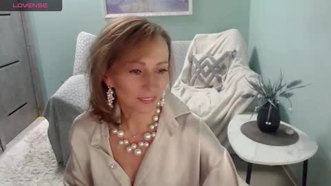 Snapshot of sweet_kitty5 chatting on September 29, 2025, 5:23 am Helen online show from September 29, 2025, 5:23 am