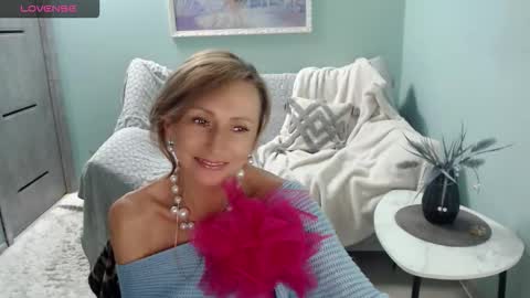 Snapshot of sweet_kitty5 chatting on October 3, 2025, 5:59 am Helen online show from October 3, 2025, 5:59 am