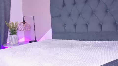 sweet_kitty_3 online show from June 19, 2026, 8:12 pm