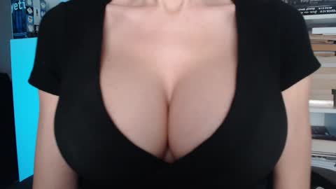 Jen online show from February 25, 2026, 5:39 am