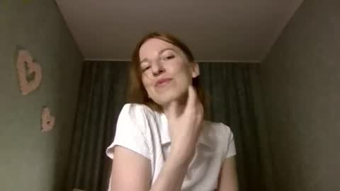 sweet_lilbunny online show from October 15, 2025, 4:07 pm