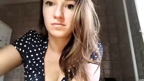 Anna online show from March 9, 2025, 5:44 am