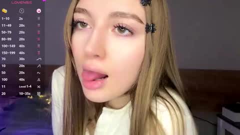 Snapshot of sweet_meaw chatting on December 23, 2025, 1:25 am Michelle online show from December 23, 2025, 1:25 am