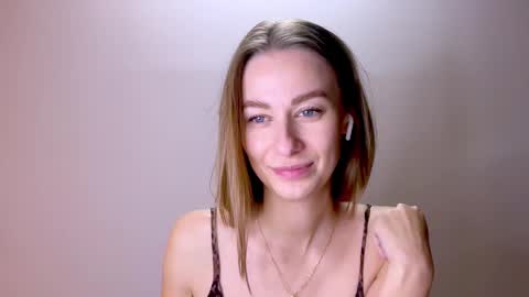 Snapshot of sweet_mia_91 chatting on March 8, 2025, 3:45 pm Mia online show from March 8, 2025, 3:45 pm