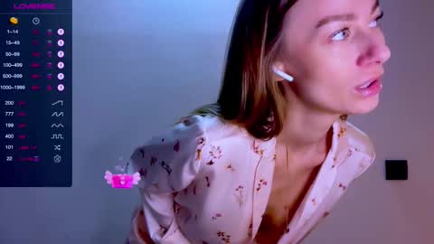 Mia online show from October 11, 2025, 12:04 pm