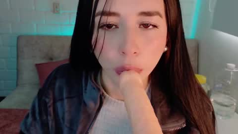 Snapshot of sweet_miaa24 chatting on September 16, 2025, 8:43 pm Sweet Mia online show from September 16, 2025, 8:43 pm