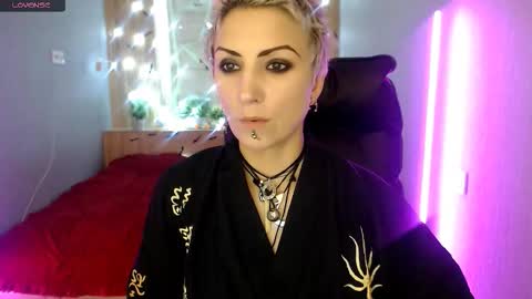 sweet_n_strong online show from November 18, 2025, 1:04 pm