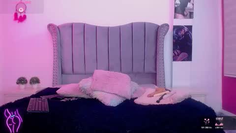 sweet_naomy01 online show from October 30, 2025, 5:02 pm