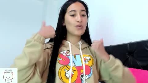 Nhaomy online show from November 3, 2025, 7:37 pm