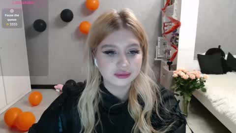 Snapshot of sweet_nicole_333 chatting on October 28, 2025, 7:12 am sweet_nicole_333 online show from October 28, 2025, 7:12 am