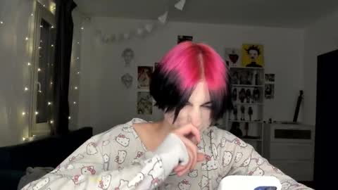 kira online show from November 15, 2025, 5:09 pm