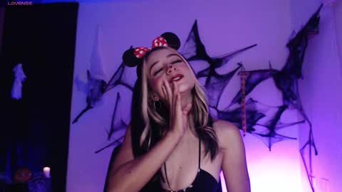 Penny  online show from October 19, 2025, 9:26 pm