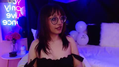 Snapshot of sweet_roxanee chatting on November 12, 2025, 6:14 am Roxanee online show from November 12, 2025, 6:14 am