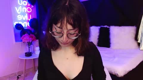 Snapshot of sweet_roxanee chatting on November 26, 2025, 4:35 am Roxanee online show from November 26, 2025, 4:35 am