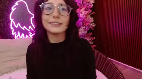 Roxanee online show from April 20, 2026, 8:54 pm