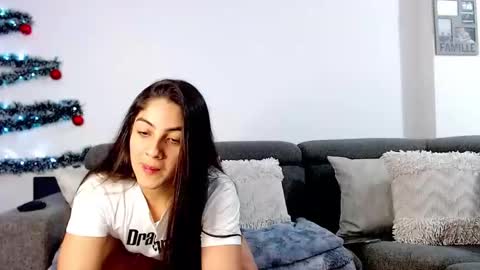 Snapshot of sweet_sara2 chatting on December 22, 2024, 11:20 pm Sara online show from December 22, 2024, 11:20 pm