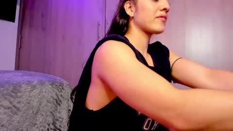 Snapshot of sweet_sara2 chatting on February 18, 2025, 2:27 am Sara online show from February 18, 2025, 2:27 am