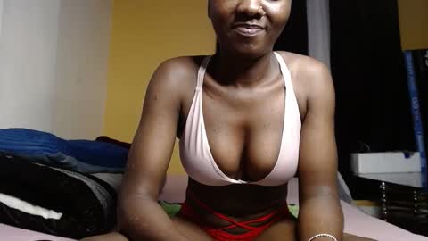 Snapshot of sweet_sherie chatting on December 4, 2024, 11:24 pm ellanah Tracie online show from December 4, 2024, 11:24 pm