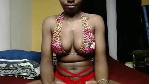 Snapshot of sweet_sherie chatting on February 22, 2025, 10:52 pm ellanah Tracie online show from February 22, 2025, 10:52 pm