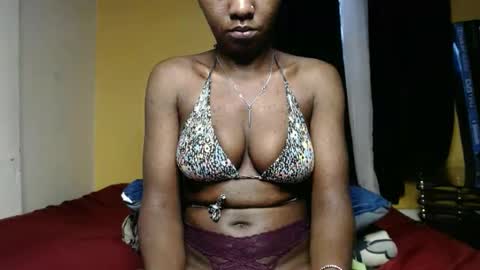 Snapshot of sweet_sherie chatting on March 10, 2025, 6:05 am ellanah Tracie online show from March 10, 2025, 6:05 am