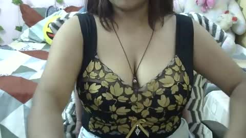sweet_shivani online show from October 5, 2025, 11:52 am