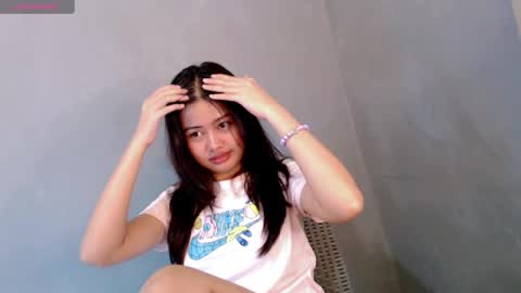 Snapshot of sweet_sirenxx chatting on December 9, 2024, 5:18 am Leah online show from December 9, 2024, 5:18 am