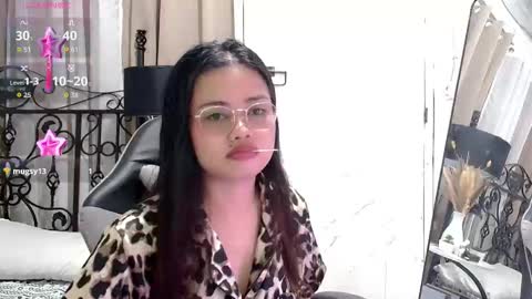 Snapshot of sweet_sirenxx chatting on October 28, 2025, 1:09 am Leah online show from October 28, 2025, 1:09 am