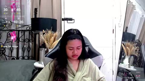 Snapshot of sweet_sirenxx chatting on October 28, 2025, 11:29 pm Leah online show from October 28, 2025, 11:29 pm