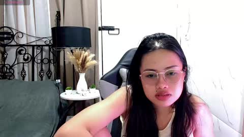 Snapshot of sweet_sirenxx chatting on November 11, 2025, 7:03 pm Leah online show from November 11, 2025, 7:03 pm