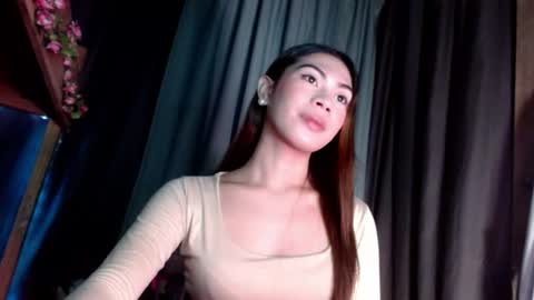 sweet_vell online show from June 8, 2026, 7:03 pm