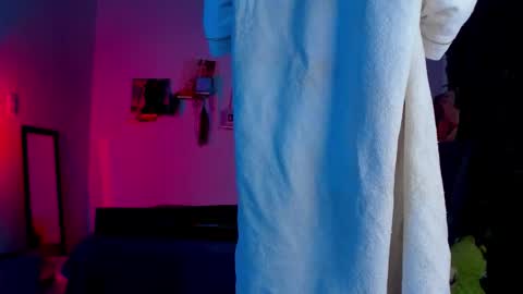 Steven independent model online show from October 10, 2025, 11:37 pm