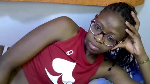 sweet_zarah online show from March 16, 2026, 2:28 am