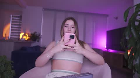 Camila online show from October 24, 2025, 8:27 pm