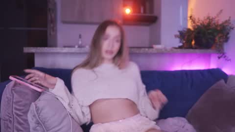 Camila online show from November 5, 2025, 8:42 pm