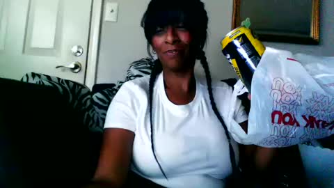 Snapshot of sweetaztea chatting on October 17, 2025, 10:12 pm sweetaztee online show from October 17, 2025, 10:12 pm