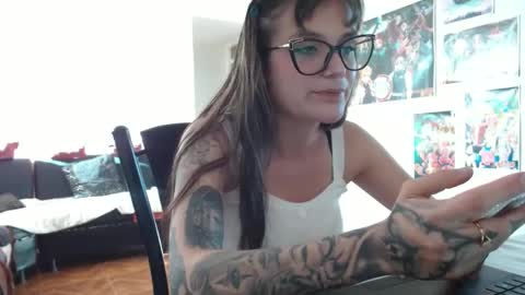 Bella  online show from October 1, 2025, 8:59 pm