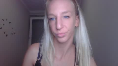 Snapshot of sweetblondye chatting on September 18, 2025, 11:34 am MayaBlonde online show from September 18, 2025, 11:34 am