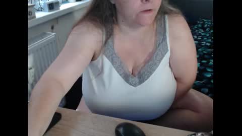 Sweetboobs85h online show from September 13, 2025, 8:03 am