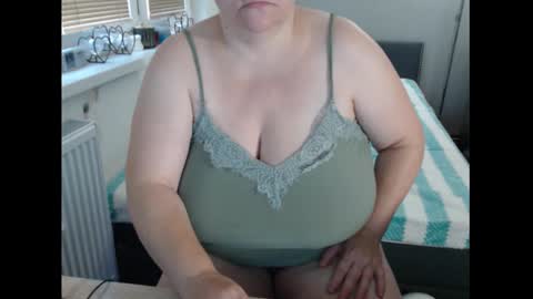 Sweetboobs85h online show from October 11, 2025, 8:02 am