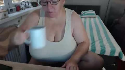 Sweetboobs85h online show from October 23, 2025, 9:19 am